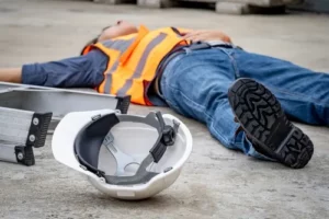 Traumatic brain injury lawyer helping construction workers file a TBI claim and workers' compensation claim for workplace injuries and recovery.